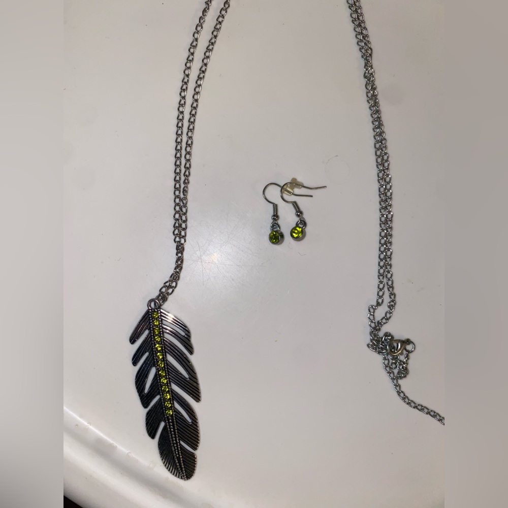 Green feather necklace